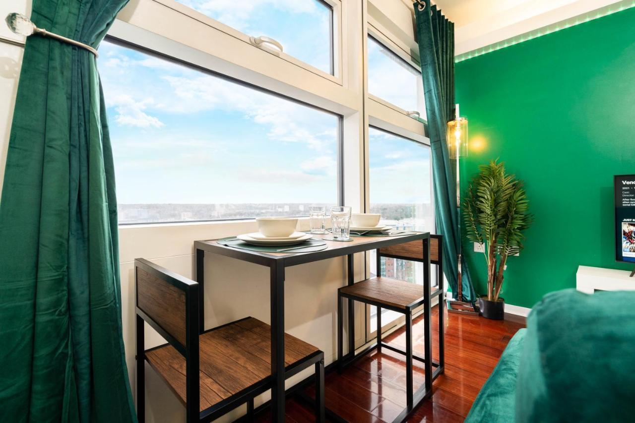 Maevela Apartments - Top Floor Rolex Themed Studio Apt Inside The Cube, Mailbox - Free Netflix & Wifi Birmingham Exteriör bild